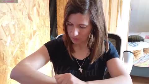 Lina online show from March 2025 10:13:02 AM