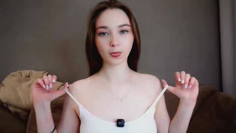 Lina online show from December 2025 06:37:02 PM