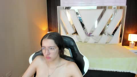  Linda  online show from April 2026 06:41:01 PM