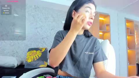 Snapshot of linda_cooper_ chatting on June 2026 11:20:02 AM LINDA online show from June 2026 11:20:02 AM