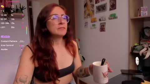 Snapshot of linda_giggle chatting on June 2026 01:01:02 PM Giggles online show from June 2026 01:01:02 PM