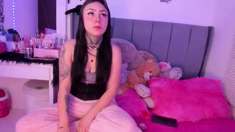 Lindaa maria  online show from January 2026 11:43:02 PM