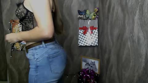 Snapshot of linda_s_ chatting on October 2025 09:30:02 AM Linda online show from October 2025 09:30:02 AM