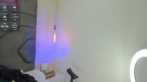 Linda Saenz online show from November 2025 11:22:01 AM