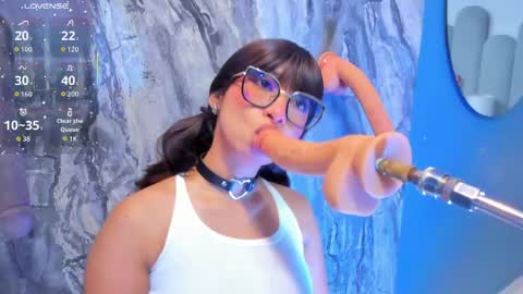 linda_sofi__ online show from April 2026 08:44:01 PM