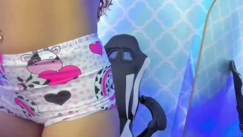 Snapshot of lindaa_natashaa chatting on November 2025 02:06:01 AM L I N D A online show from November 2025 02:06:01 AM