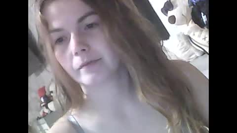 LindaAhSkys online show from October 2025 08:42:01 PM