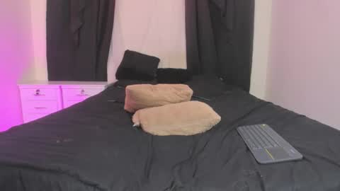 ig linda cw2 online show from March 2025 04:30:02 PM