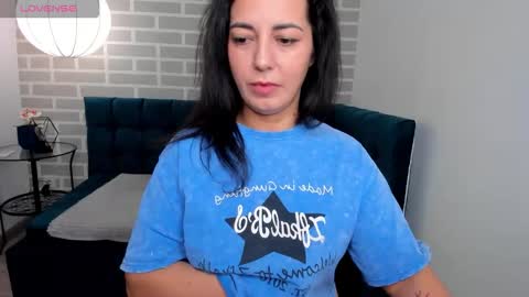 Linda online show from November 2025 01:48:02 AM