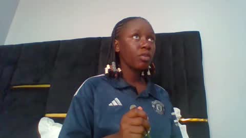 lindalovebird online show from June 2026 12:44:02 PM