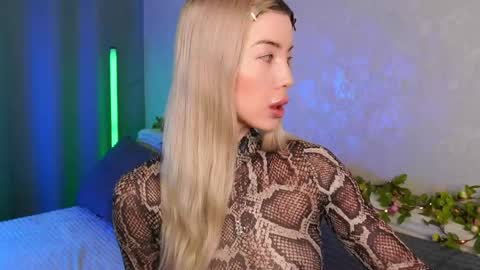 Snapshot of lindathackerr chatting on May 2026 04:07:01 AM Linda online show from May 2026 04:07:01 AM