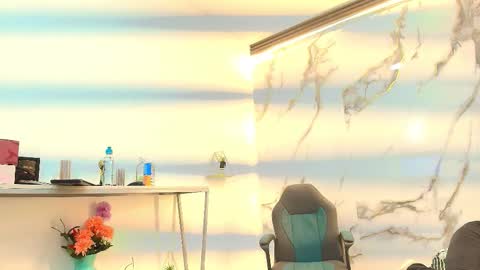  Lindsey  online show from February 2026 12:33:01 PM