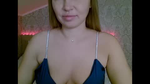 Snapshot of lindsisecret chatting on December 2024 10:32:01 AM Anna online show from December 2024 10:32:01 AM