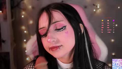 Lina online show from October 2025 09:22:01 PM