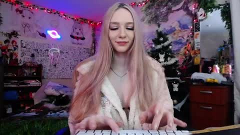 Snapshot of linlin_cuteeee chatting on January 2025 10:30:02 PM Lin online show from January 2025 10:30:02 PM