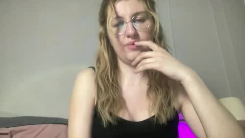 Snapshot of linoreya chatting on May 2026 06:20:01 PM linoreya online show from May 2026 06:20:01 PM
