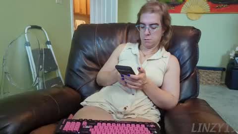 Linzy19 online show from September 2025 01:33:02 PM