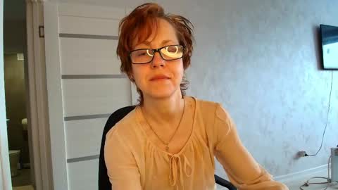 Snapshot of lioraweiss chatting on May 2026 01:05:02 PM Liora Weiss online show from May 2026 01:05:02 PM