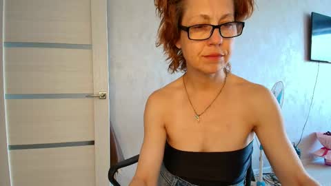 Snapshot of lioraweiss chatting on June 2026 12:18:01 PM Liora Weiss online show from June 2026 12:18:01 PM