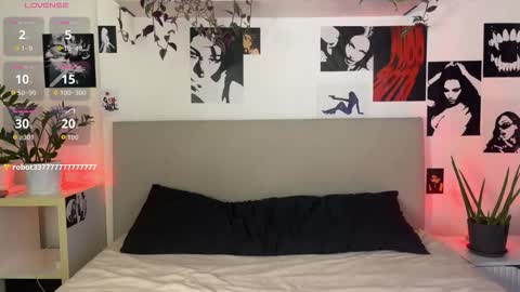 lisa_moons online show from November 2025 05:36:02 PM