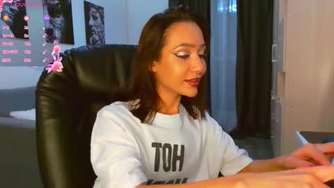 Lisa online show from December 2025 05:19:02 PM