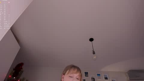 -Lisa- Help me to reach 100 thumbs up3 online show from January 2025 02:25:01 PM