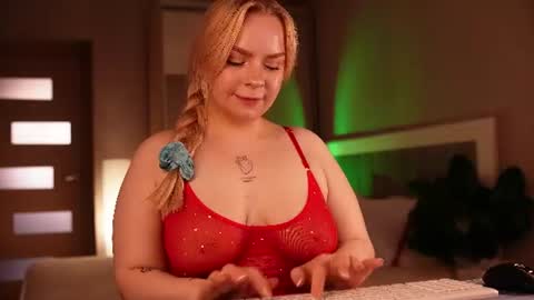 Snapshot of lisalovesweet chatting on July 2026 05:57:01 AM Lisa online show from July 2026 05:57:01 AM