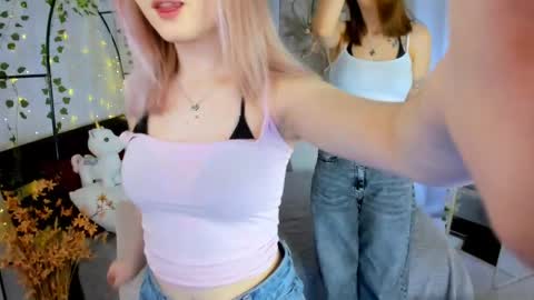 Snapshot of lisaluve chatting on April 2026 06:33:02 PM Lisa blonde Alisa brunette online show from April 2026 06:33:02 PM