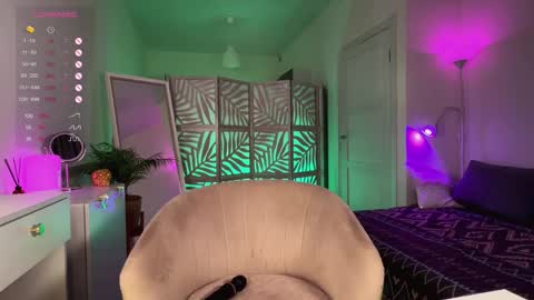 Lisa  online show from November 2025 08:20:01 PM