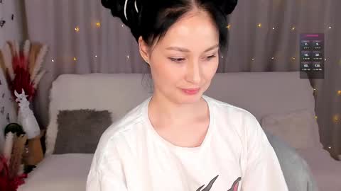 Lisa Moore online show from February 2025 03:28:02 PM