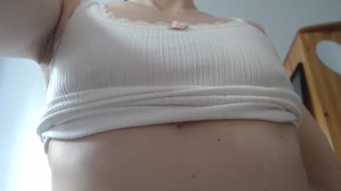 Snapshot of lisaskybaby chatting on June 2026 06:56:01 AM Lisaskybaby online show from June 2026 06:56:01 AM