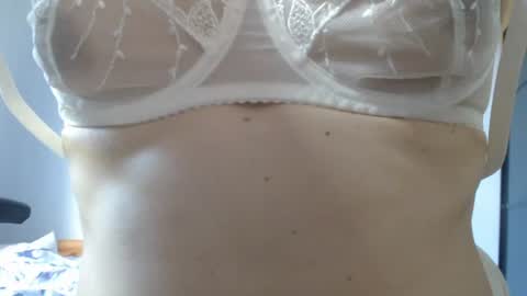 Snapshot of lisaskybaby chatting on June 2026 07:03:02 AM Lisaskybaby online show from June 2026 07:03:02 AM