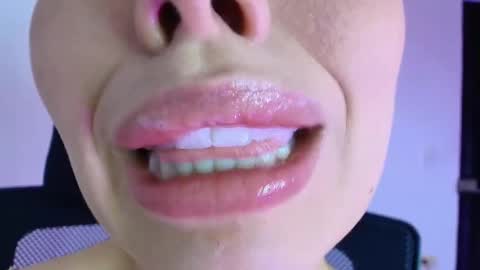 Lisbet online show from November 2025 02:57:02 PM