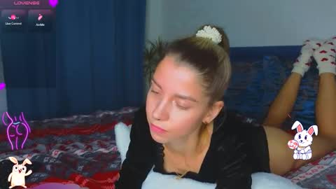 Snapshot of lisi4ka_basik33 chatting on February 2026 05:55:02 PM Kris Maks online show from February 2026 05:55:02 PM