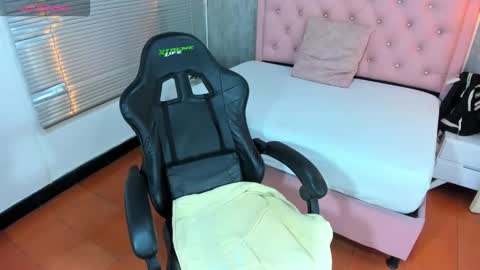 L I S S A  online show from November 2025 03:38:01 AM