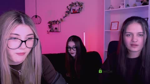 lissa_night online show from April 2026 07:11:02 PM