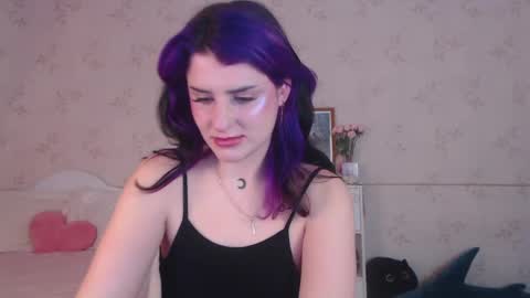 Snapshot of lissalucy chatting on April 2026 09:25:01 AM Alice Dont forget to thumbs up its very important online show from April 2026 09:25:01 AM
