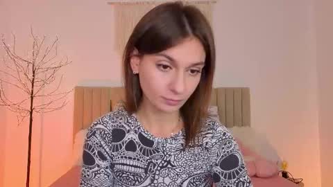 Snapshot of lit1le_mia chatting on November 2025 09:03:02 PM lit1le_mia online show from November 2025 09:03:02 PM