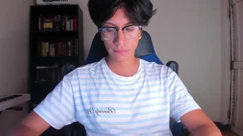 Snapshot of literateboy chatting on June 2026 01:44:02 AM Literateboy online show from June 2026 01:44:02 AM