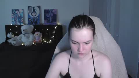 Snapshot of little__flowers chatting on July 2026 10:01:01 AM little__flowers online show from July 2026 10:01:01 AM