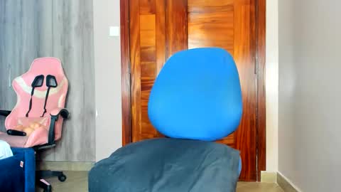 Snapshot of little_africa chatting on April 2026 07:33:01 AM little_africa online show from April 2026 07:33:01 AM