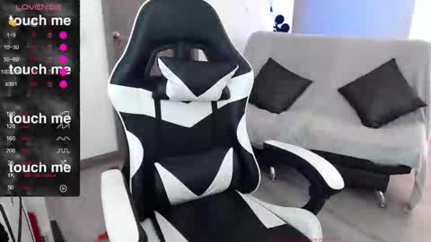 Snapshot of little_amy__ chatting on November 2025 06:52:02 PM Amelie online show from November 2025 06:52:02 PM