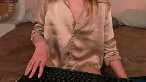 Snapshot of little_clare_ chatting on March 2026 11:32:02 AM little_clare_ online show from March 2026 11:32:02 AM