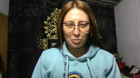 Snapshot of little_devil_diablita90 chatting on December 2025 01:22:02 AM Diablita online show from December 2025 01:22:02 AM