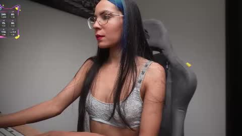 Help me reach 100 likes online show from February 2026 07:07:01 PM