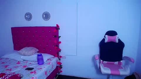 Snapshot of little_flower4you chatting on December 2024 06:16:02 PM mai rojas online show from December 2024 06:16:02 PM
