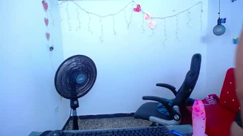 Snapshot of little_flower4you chatting on January 2025 11:08:01 PM mai rojas online show from January 2025 11:08:01 PM