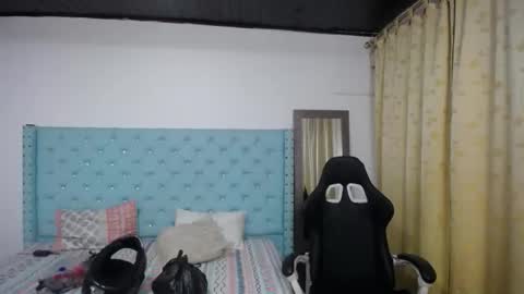 Snapshot of little_flower4you chatting on September 2025 12:16:02 PM mai rojas online show from September 2025 12:16:02 PM