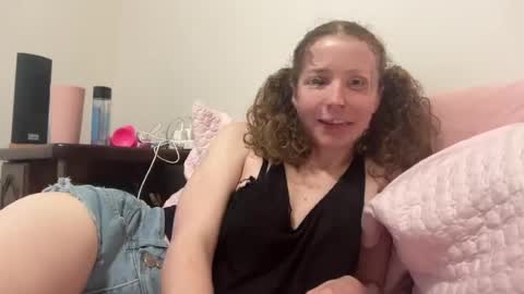 Snapshot of little_kiity_chloe chatting on June 2026 04:50:02 PM Kitty Chloe and Tamer online show from June 2026 04:50:02 PM