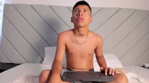 little_kris1 online show from November 2025 12:27:02 PM